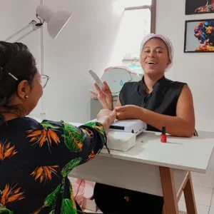 20% DE DESCONTO EM SERVIÇOS DE MANICURE E PEDICURE